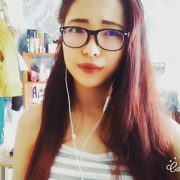 Викуська^ ^ Юн