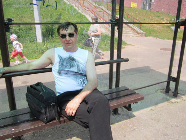 Юрий Петров