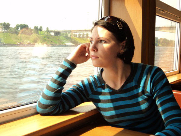 Лена Серова