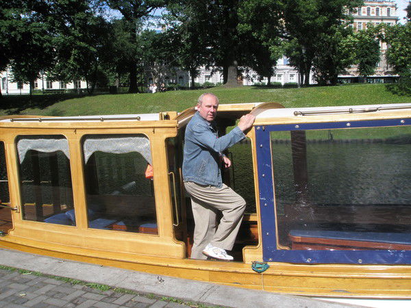 Владимир Адров