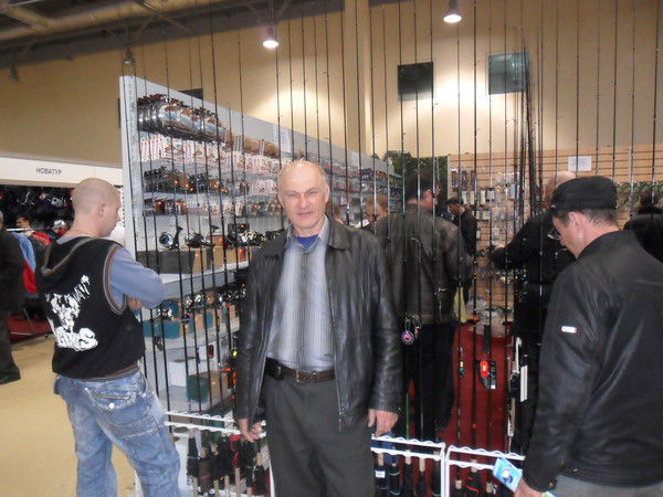 Михаил Изюмский