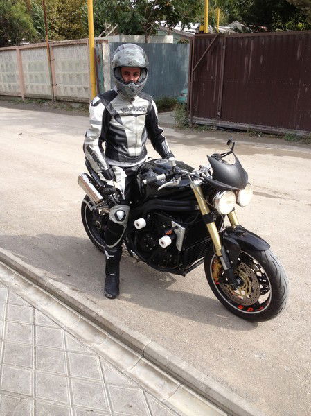 Денис Бобровский