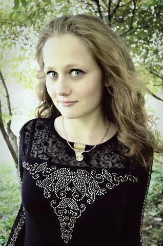 Аня Холопова