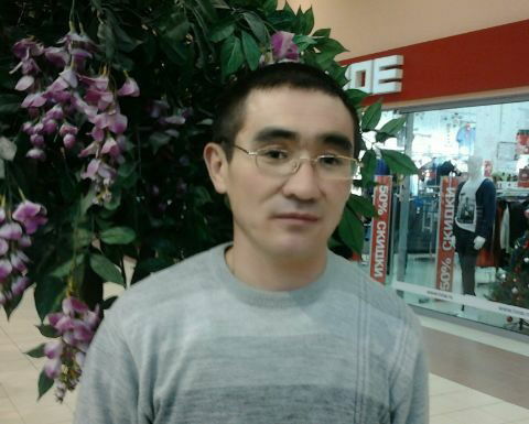 Султан Раев