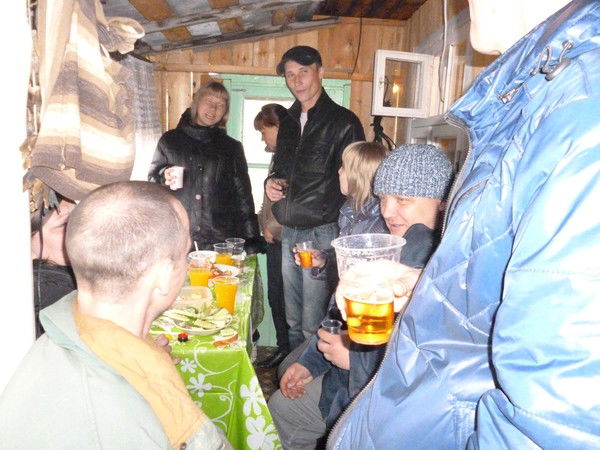 Стоящий В Сумерках