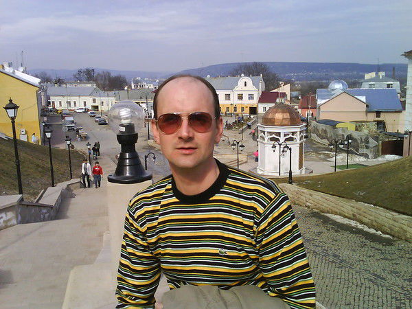 Юрий Овчаренко