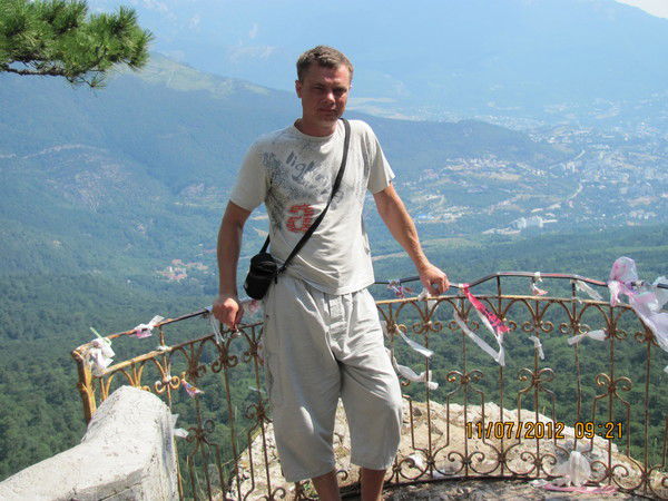 Евгений Мусатов