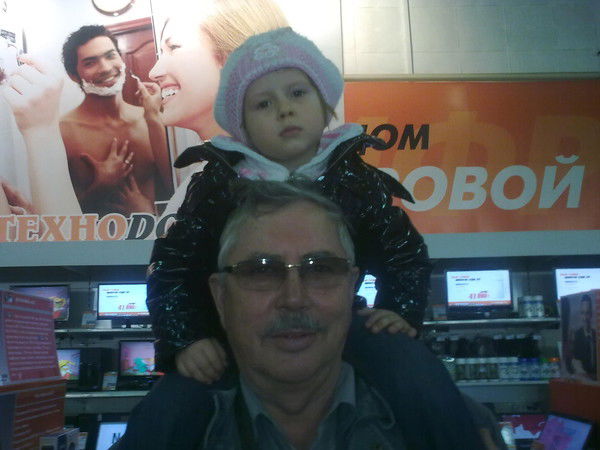 Анатолий Ларионов