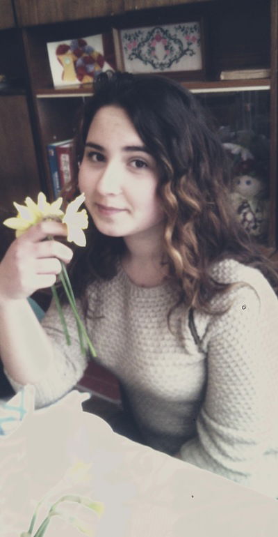 Валя Исавнина