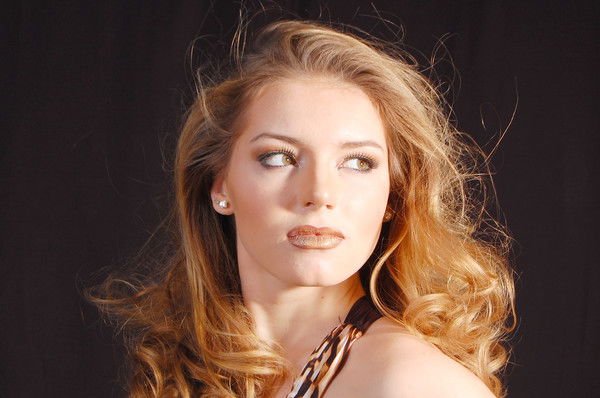 Алена Попова