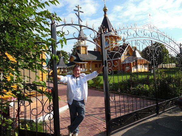 Евгений Петров