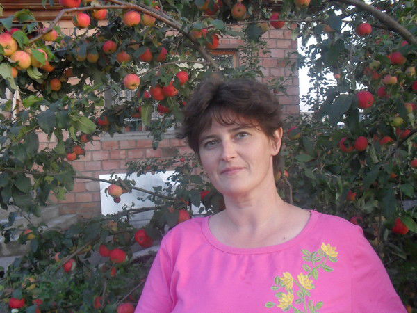 Лариса Ухина