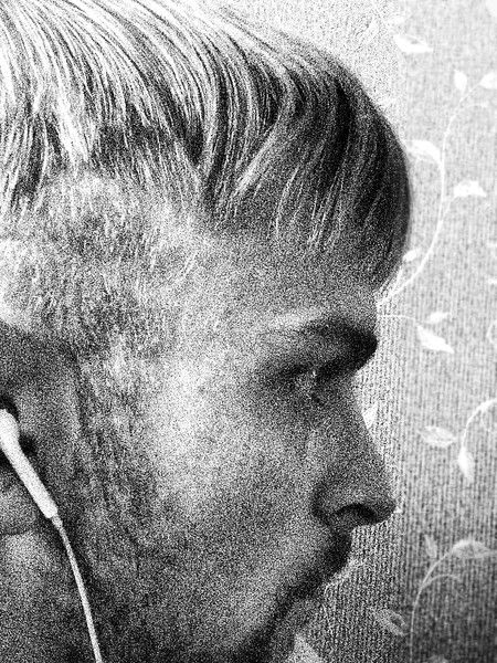 Денис Олейник