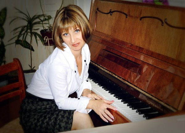 Ведущая Любовь Селезнёва