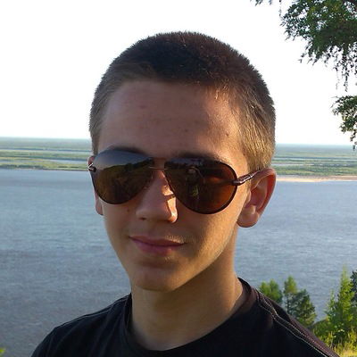 Максим Николаев