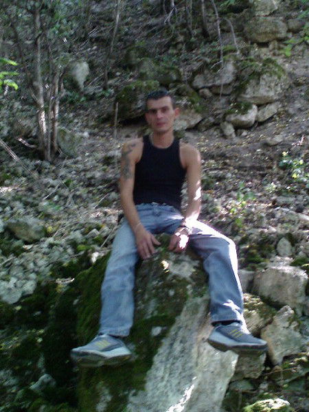 Черный И Колючий