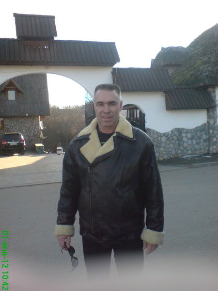 Виктор Емельянов