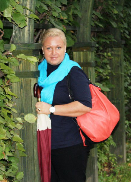 Нана Шароватова