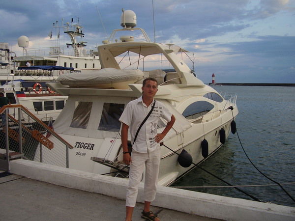 Саша Изюмов