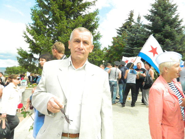 Владимир Артамонов