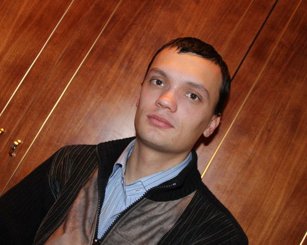 Толя Максимов