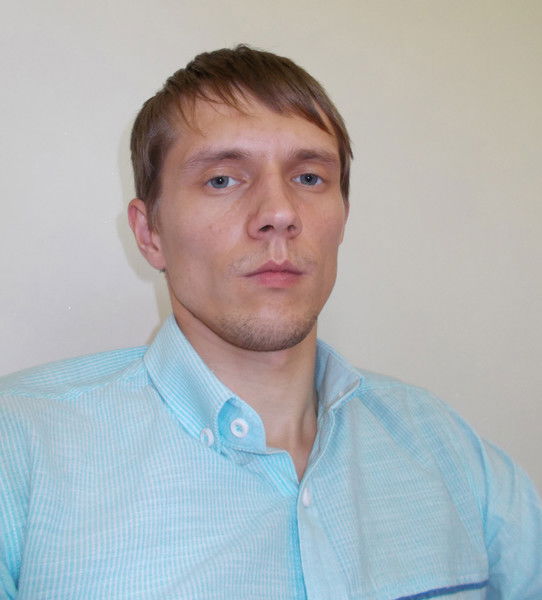 Илья Неустроев