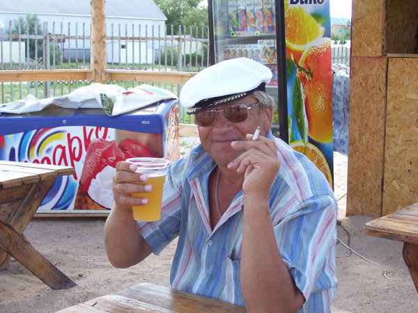 Александер Ларионов