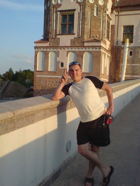 Антон Апарович