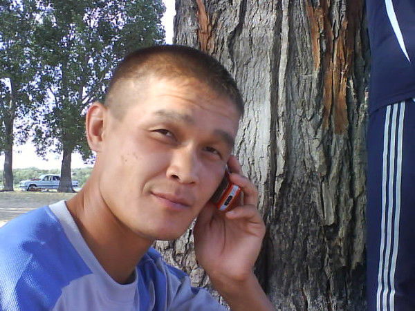 Толик Араев