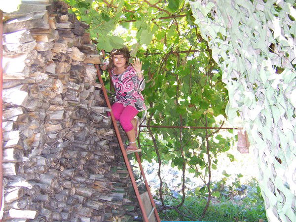 Лена Белозор