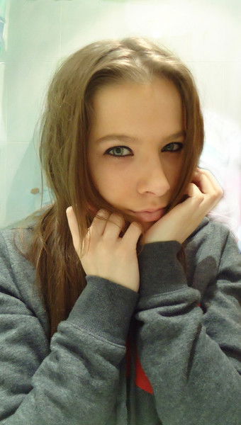 Олечка Любимова