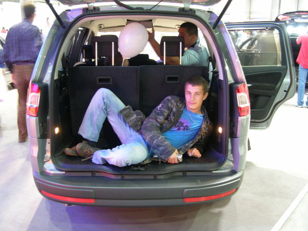 Дмитрий Азаренко