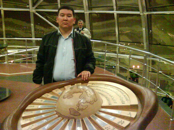 Манас Султанов