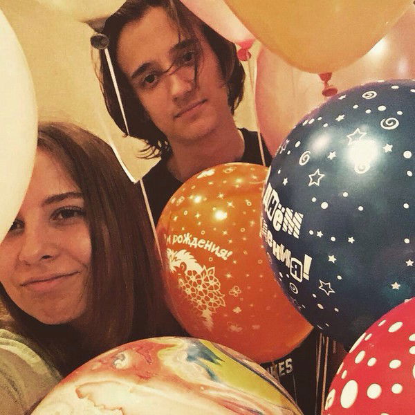 Артём ,,,,,)()))))