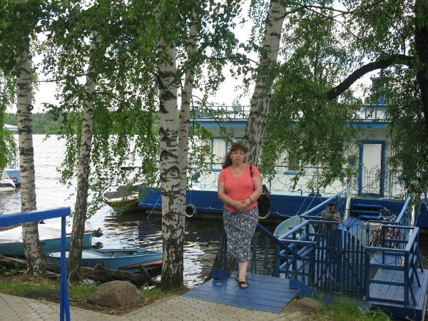 Елена Холостенко