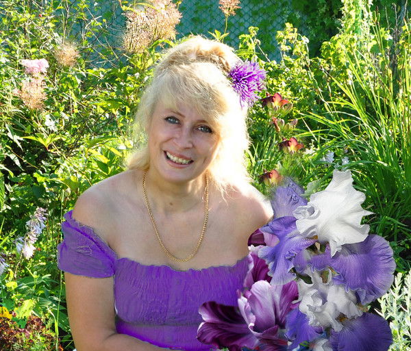 Елена Илларионова