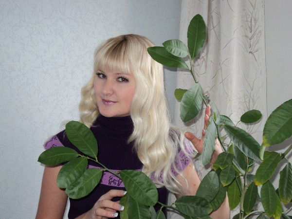 Лена Голдобина