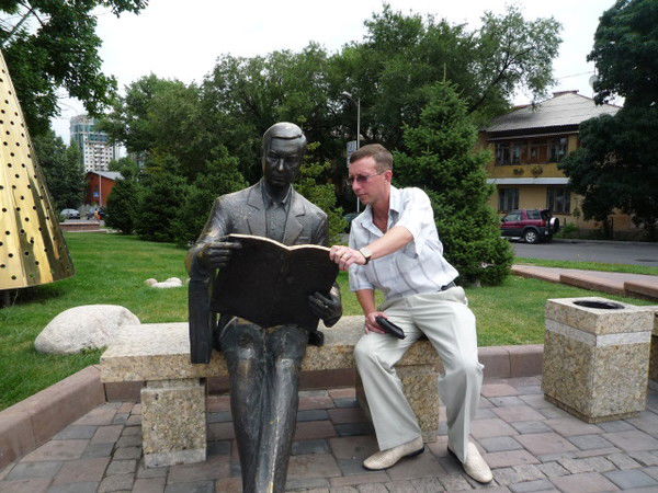 Женя Костин