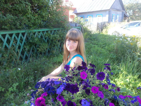 Лена Каберова