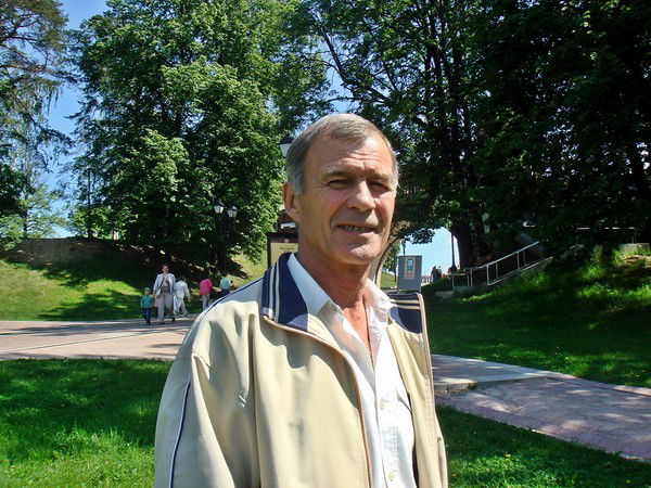 Борис Лесных