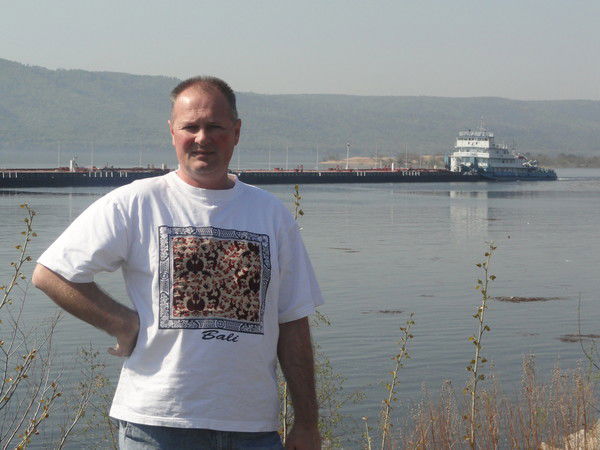 Александр Казиханов