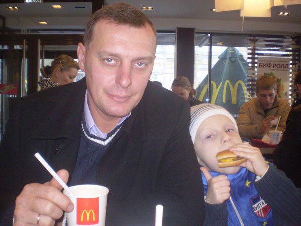 Александр Николаев