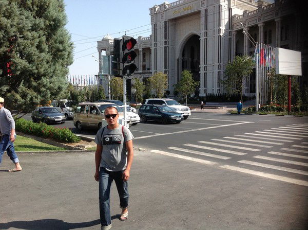 Лион Самадов