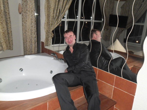 Денис Попов