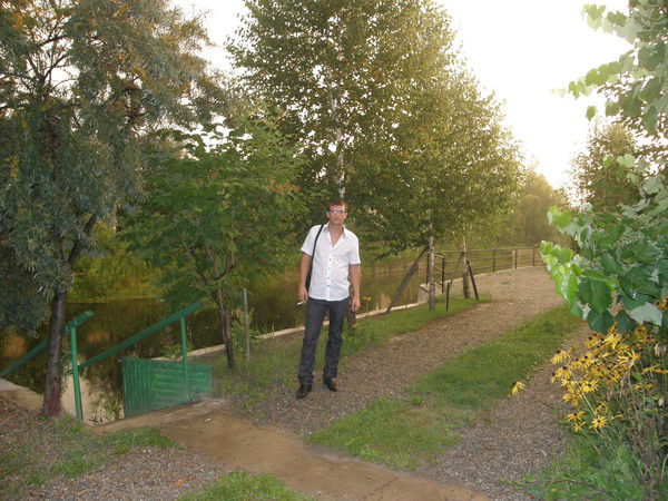 Дмитрий Холостенко