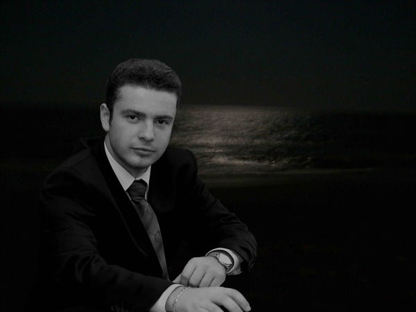 Артем Федотов