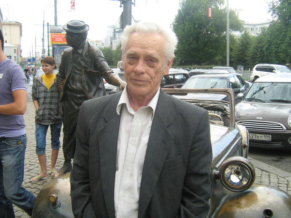 Александр Новосёлов