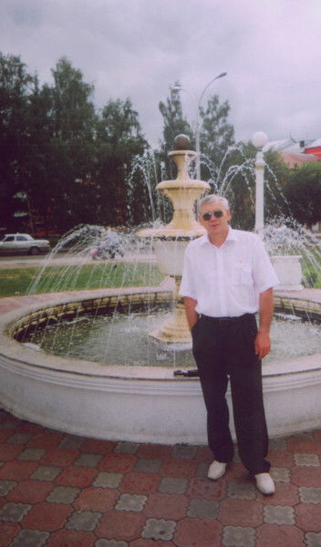 Николай Жаров