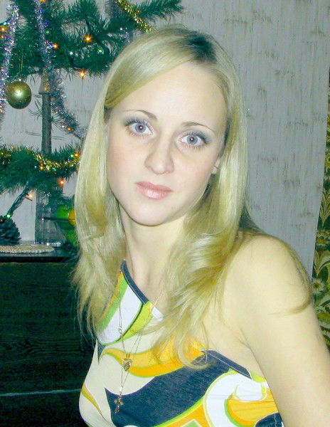 Лена Каменева