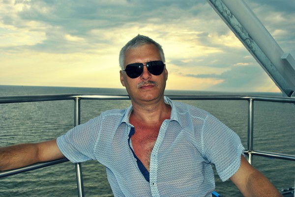 Павел Петренко